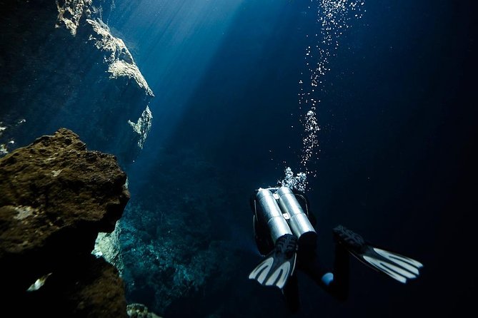 2 cenote divings (including one deep diving) for advanced divers in Tulum - Cenotes Dos Ojos: limestone formations, bat cave, and underwater light