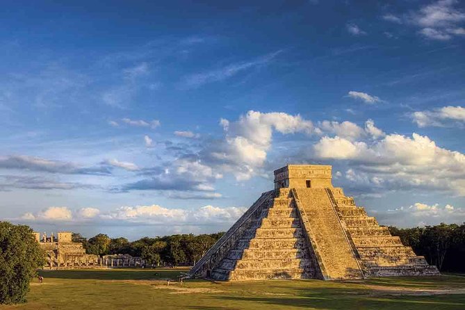 Full-day Tour of Chichen Itza, Cenote & Valladolid City - Valladolid: a quick colonial break for the main plaza vibe