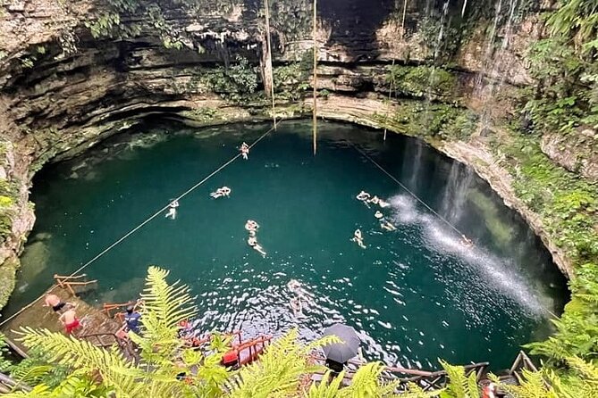 Guided Day Tour to Chichén Itzá, Cenote Swim and Valladolid - Food on this day trip: buffet lunch plus a small onboard snack