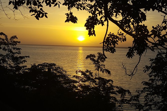 Private - Bacalar sailing across the mesmerizing waters - Food and onboard comfort: lunch, snacks, and shaded downtime
