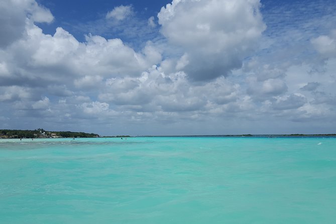 Private - Bacalar sailing across the mesmerizing waters - Price and value: what you pay and what can add costs
