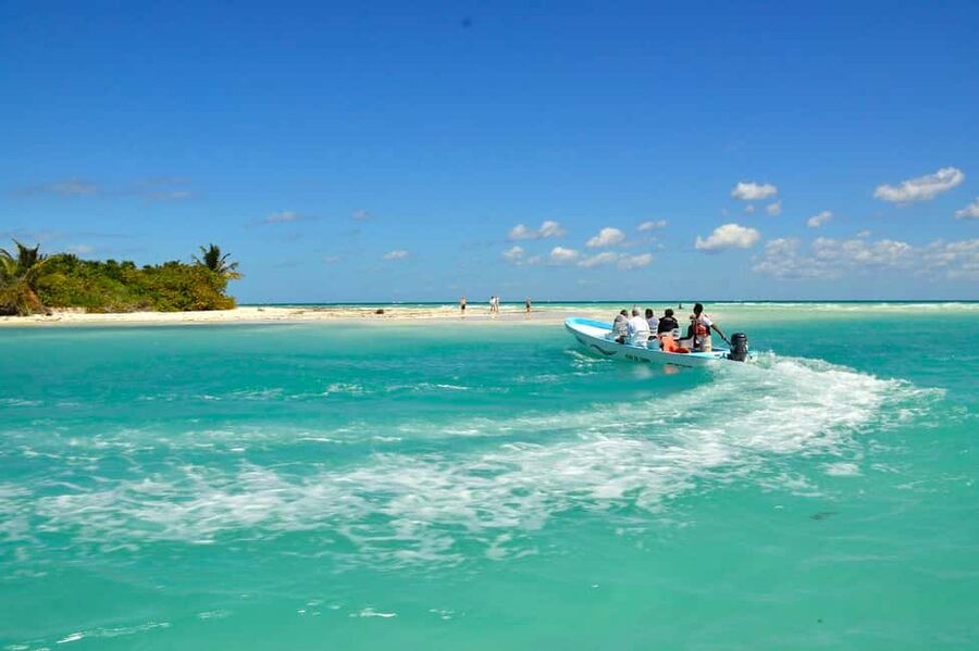 Riviera Maya: Sian Ka'an Reserve Ancient Maya Canals Tour - Xlapak temple dock: 950 meters of calm (and swim time)