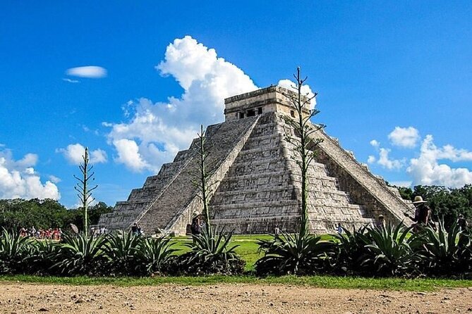 Small group tour to Chichen Itza early access + Cenote + Ekbalam - Chichén Itzá in two parts: guided history plus free time