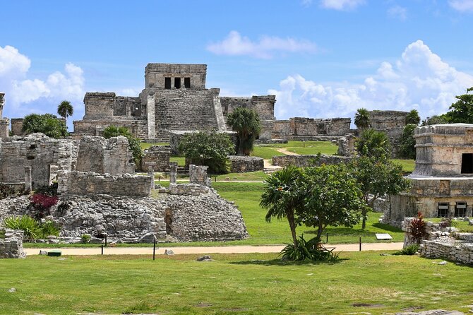 Tour to Tulum and Cenote Swimming with Turtles from Tulum - Stop 1: Tulum ruins and the Caribbean Sea view problem (and payoff)